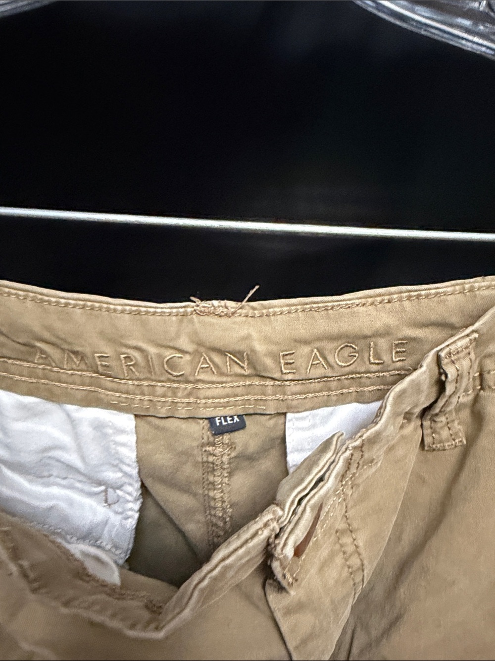 American Eagle Outfitters Men's Tan Cargo Shorts - Button Waist - Picture 4 of 6